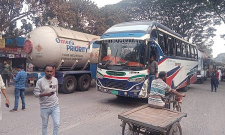 ৪ ঘণ্টা পর কুষ্টিয়া-খুলনা মহাসড়কে যান চলাচল স্বাভাবিক