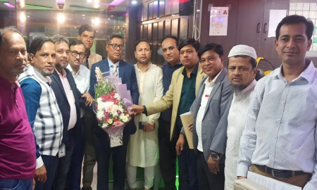 উপ-সচিব হিসেবে স্বাস্থ্য শিক্ষা ও পরিবার কল্যাণ বিভাগের দায়িত্বে কর্মচারী নেতা আবদুল খালেক