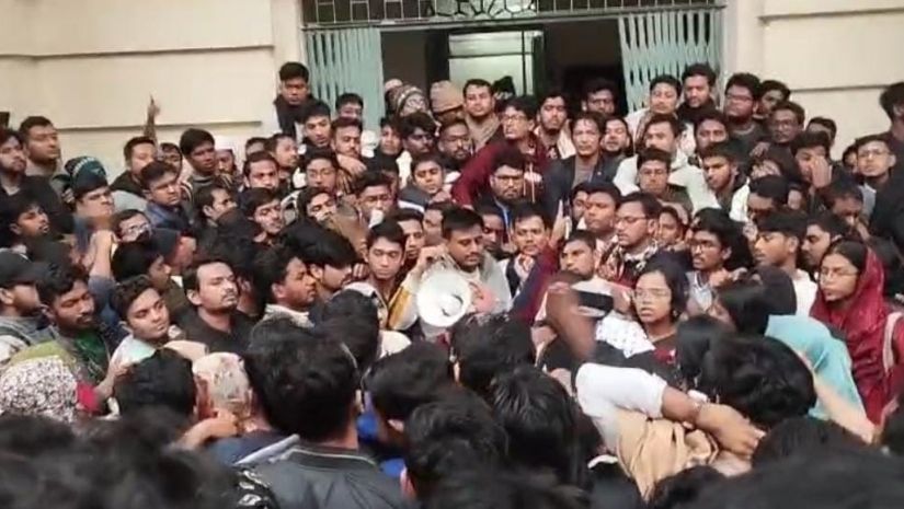 জকসু নির্বাচনকে কেন্দ্র করে জবিতে দুই পক্ষের উত্তেজনা