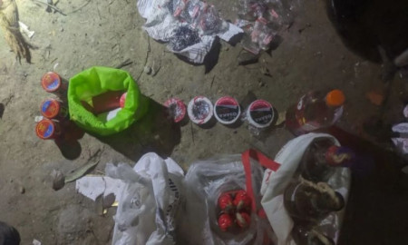 মোহাম্মদপুরে ককটেল-পেট্রোল বোমা উদ্ধার