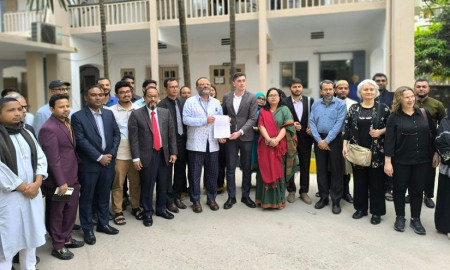 অ্যাম্বুলেন্স-এক্সরে-ইসিজিসহ আধুনিক সরঞ্জাম যুক্ত হচ্ছে ঢাবি মেডিকেল সেন্টারে