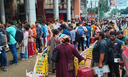 ভারতীয় ভিসায় কড়াকড়ি, বেনাপোল চেকপোস্ট দিয়ে চার মাসে যাত্রী কমল ৪ লাখ