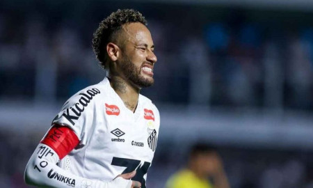 চোট–জর্জরিত অবস্থাতেও নেইমারের দুর্দান্ত হ্যাটট্রিক