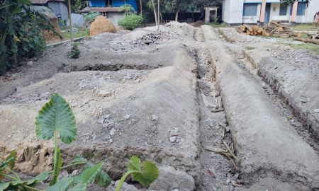 কোটালীপাড়ায় প্রধান শিক্ষকের বিরুদ্ধে বিদ্যালয়ের ঘর বিক্রির অভিযোগ