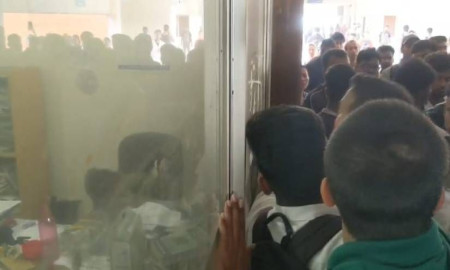 ধর্ষণে-অভিযুক্তদের-পক্ষে-থানায়-গিয়ে-তোপের-মুখে-বিশ্ববিদ্যালয়-শিক্ষক