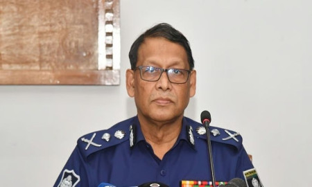২৪ ঘণ্টার মধ্যে আইজিপিকে অপসারণে আইনি নোটিশ