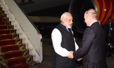 দিল্লিতে পৌঁছালেন পুতিন, প্রটোকল ভেঙে ‘কোলাকুলি’ করলেন মোদি