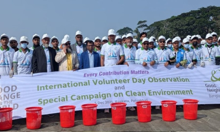  আন্তর্জাতিক স্বেচ্ছাসেবক দিবস উপলক্ষে কুয়াকাটা সমুদ্রসৈকতে পরিষ্কার–পরিচ্ছন্নতা অভিযান