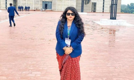 বাথরুমে পড়ে ছিল বিসিএস শিক্ষা ক্যাডারের মরদেহ