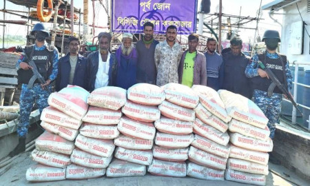 মিয়ানমারে পাচারকালে বিপুল পরিমাণ সিমেন্টসহ ৮ পাচারকারী আটক