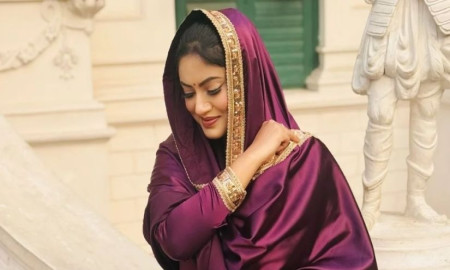 অভিনয় ছেড়ে ‘দ্বীনের পথে’ চলার ঘোষণা মৌ খানের, পরে পোস্ট ডিলিট