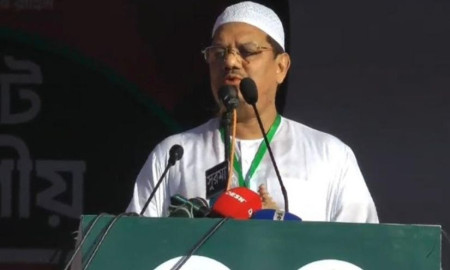 নির্বাচন পেছানোর জন্য ওরা পাগল হয়ে গেছে : চরমোনাই পীর