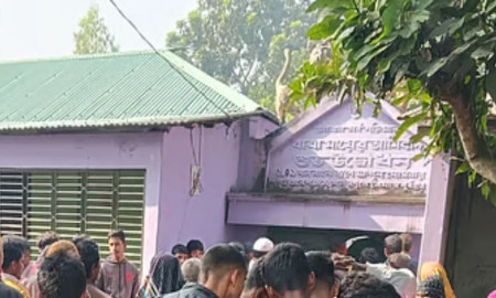 নিজ ঘরে মিলল মুক্তিযোদ্ধা ও তার স্ত্রীর রক্তাক্ত মরদেহ