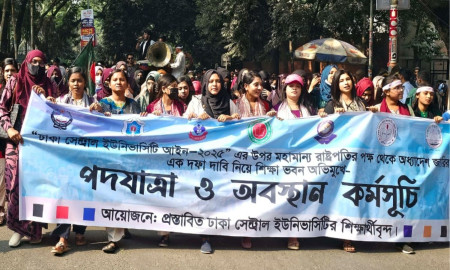 শিক্ষা ভবন অভিমুখে সাত কলেজের শিক্ষার্থীদের পদযাত্রা