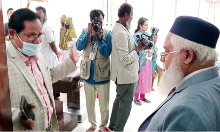 স্বাস্থ্যের ডিজির সঙ্গে তর্ক, নিঃর্শত ক্ষমা চাইলেন সেই চিকিৎসক 