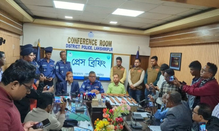 লক্ষ্মীপুরে পুলিশের যৌথ অভিযানে ৬ অস্ত্র উদ্ধার