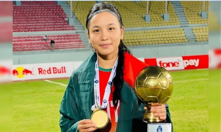 রোকেয়া পদক পেলেন ফুটবলার ঋতুপর্ণা চাকমা