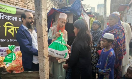 কড়াইল বস্তিতে অগ্নিকাণ্ডে ক্ষতিগ্রস্তদের পাশে দাঁড়াতে ইকসাসের চেয়ারম্যানের আহ্বান