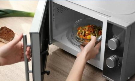 মাইক্রোওয়েভে খাবার গরমে বাড়ছে স্বাস্থ্যঝুঁকি!