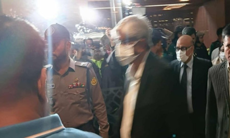 ৬ ঘণ্টার বেশি অবরুদ্ধ থাকার পর সচিবালয় ত্যাগ করলেন অর্থ উপদেষ্টা