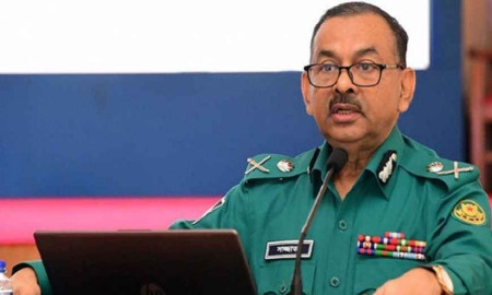 হাদিকে গুলি করা সন্ত্রাসীদের ধরতে সাঁড়াশি অভিযান শুরু : ডিএমপি কমিশনার