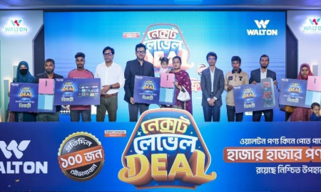 ওয়ালটন পণ্যের ক্রেতাদের কাছে উপহারের ফ্রিজ-টিভি হস্তান্তর