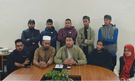 প্রশাসনিক ভবনে তালা দেওয়ায় বিএনপিপন্থী শিক্ষকদের উদ্বেগ, মধ্যরাতে জাকসুর প্রতিবাদ