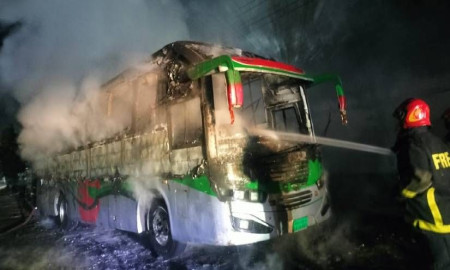 গাজীপুরের টঙ্গীতে পার্কিং করা বাসে অগ্নিকাণ্ড