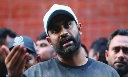 ‘ক্রিকেটারদের গেটের বাইরে আটকে রাখা হয়েছিল’, দাবি তামিম ইকবালের