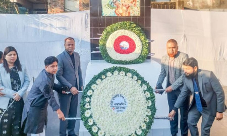 বুদ্ধিজীবী দিবসে ময়মনসিংহ বধ্যভূমি স্মৃতিস্তম্ভে পুষ্পস্তবক অর্পণ