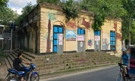 যশোরে ১৩ সরকারি ভবন ‘অতি ঝুঁকিপূর্ণ’, বছরের পর বছর ঝুলে আছে অপসারণ