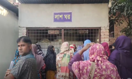 মেডিকেলের ফল প্রকাশের দিন বাবার মোটরসাইকেলে ওড়না পেঁচিয়ে শিক্ষার্থীর মৃত্যু