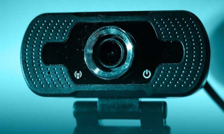 ওয়েবক্যামে নিজের তথ্য ও ছবি-ভিডিও ফাঁসের ঝুঁকি এড়াতে যা করবেন