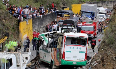 কলম্বিয়ায় ভ্রমণে গিয়ে স্কুলবাস দুর্ঘটনা, নিহত ১৭, আহত ২০ শিক্ষার্থী