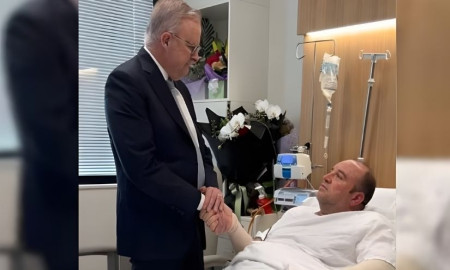 হামলাকারীর অস্ত্র ছিনিয়ে নেওয়া সেই আহমেদের সঙ্গে দেখা করলেন অস্ট্রেলিয়ার প্রধানমন্ত্রী