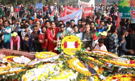 জাতীয় স্মৃতিসৌধে ইস্টার্ন ইউনিভার্সিটির পুষ্পস্তবক অর্পণ