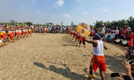 ফুলবাড়ীয়ায় বিজয় দিবসে গ্রামীণ ঐতিহ্যবাহী লাঠি খেলা
