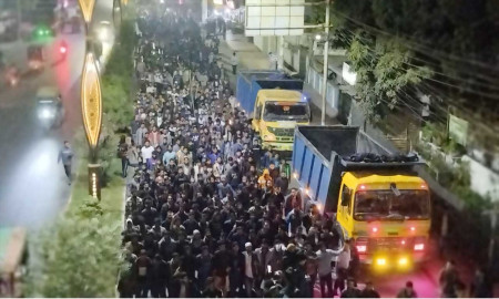 ওসমান হাদি হত্যার বিচারের দাবিতে উত্তাল রাজশাহী বিশ্ববিদ্যালয়