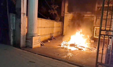 সাবেক শিক্ষামন্ত্রী নওফেলের বাসভবনে হামলা ও অগ্নিসংযোগ