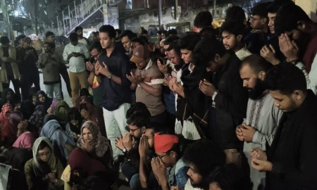 জবি শিবির সভাপতির মোনাজাতে অঝোরে কান্না শিক্ষার্থীদের