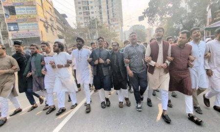 হাদি হত্যার বিচারের দাবিতে জবি শিক্ষার্থীদের বিক্ষোভ