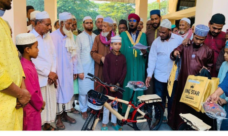 টানা ৪১ দিন জামায়াতে নামাজ আদায় করে সাইকেল উপহার পেল ১৯ শিশু-কিশোর