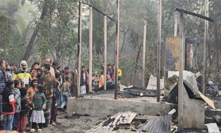 মধ্যরাতে তালাবদ্ধ ঘরে দুর্বৃত্তের আগুন, পুড়ে মরলো শিশু