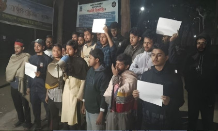 দিপু চন্দ্র ও শিশু আয়েশা হত্যার বিচারের দাবিতে ঢাবিতে বিক্ষোভ ও মানববন্ধন 