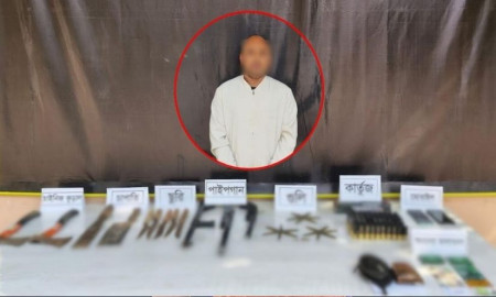  মধ্যরাতে যৌথ বাহিনীর অভিযানে বিপুল অস্ত্রসহ ‘চাঁদাবাজখ্যাত’ শামীম গ্রেপ্তার