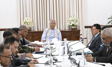 নির্বাচনের আগে যে কোনো মূল্যে আইনশৃঙ্খলা স্বাভাবিক রাখতে হবে: প্রধান উপদেষ্টা