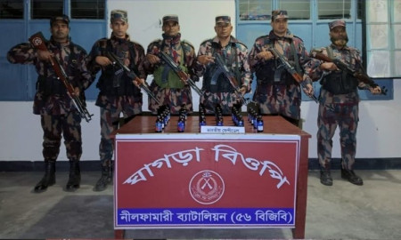 পঞ্চগড় সীমান্ত এলাকায় বিজিবি কর্তৃক ২৯ বোতল ভারতীয় ফেনসিডিল জব্দ