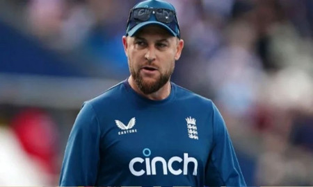 অ্যাশেজে ইংল্যান্ডের ভরাডুবি, চাকরি হারানোর আশঙ্কায় ম্যাককালাম