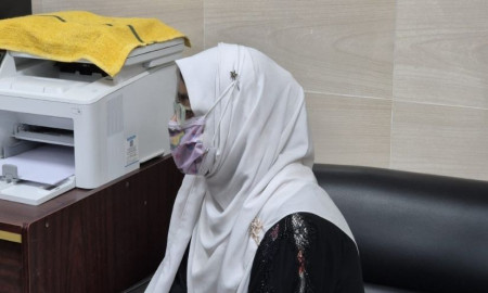 জাবিতে পরীক্ষার হলে চ্যাটজিপিটিতে উত্তর খুঁজতে গিয়ে ধরা ভর্তিচ্ছু এক ছাত্রী