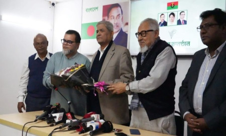 এবার নিজ দল বিলুপ্ত করে ধানের শীষের প্রার্থী হলেন জাতীয়দলের হুদা